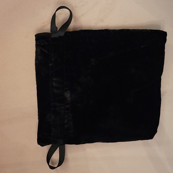 Dolce & Gabbana Velvet Pouch - Picture 5 of 5